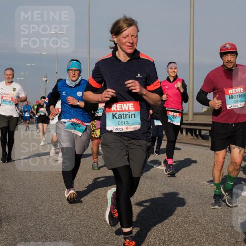 03.10.2025 - Köhlbrandbrückenlauf Fabian Wolf http://msf.ph/oto/9046016 03.10.2025 09:58:13 Position 3 24, 2954, 2813, 2832 meine-sportfotos.de
