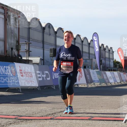 03.10.2025 - Köhlbrandbrückenlauf Luisa Fischer http://msf.ph/oto/9046020 03.10.2025 13:46:57 Ziel 7034, 5275, 5295, 5372, 5388, 5759, 6558 meine-sportfotos.de