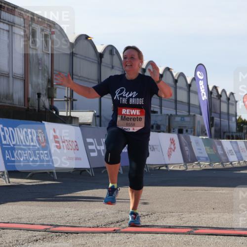 03.10.2025 - Köhlbrandbrückenlauf Luisa Fischer http://msf.ph/oto/9046024 03.10.2025 13:46:58 Ziel 7034, 5275, 5295, 5372, 5388, 5759, 6558 meine-sportfotos.de