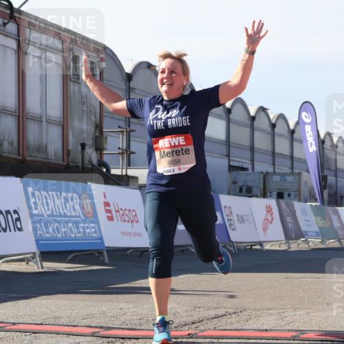 03.10.2025 - Köhlbrandbrückenlauf Luisa Fischer http://msf.ph/oto/9046029 03.10.2025 13:46:58 Ziel 7034, 5275, 5295, 5372, 5388, 5759, 6558 meine-sportfotos.de