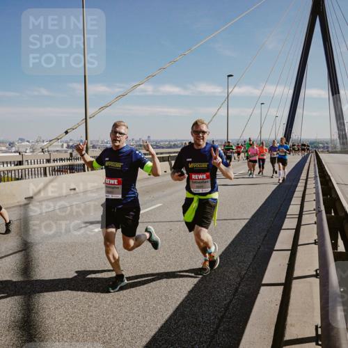 03.10.2025 - Köhlbrandbrückenlauf Michael Burmester http://msf.ph/oto/9046031 03.10.2025 12:28:28 Position 1 6685, 6686 meine-sportfotos.de