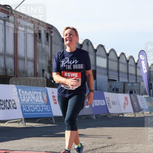 03.10.2025 - Köhlbrandbrückenlauf Luisa Fischer http://msf.ph/oto/9046034 03.10.2025 13:46:58 Ziel 7034, 5275, 5295, 5372, 5388, 5759, 6558 meine-sportfotos.de