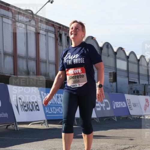 03.10.2025 - Köhlbrandbrückenlauf Luisa Fischer http://msf.ph/oto/9046037 03.10.2025 13:46:59 Ziel 7034, 5275, 5295, 5372, 5388, 6558 meine-sportfotos.de