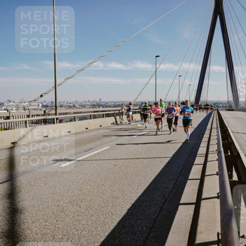 03.10.2025 - Köhlbrandbrückenlauf Michael Burmester http://msf.ph/oto/9046046 03.10.2025 12:28:29 Position 1  meine-sportfotos.de