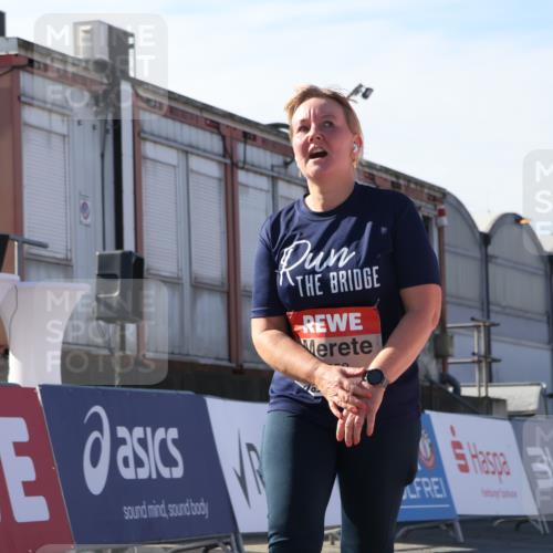 03.10.2025 - Köhlbrandbrückenlauf Luisa Fischer http://msf.ph/oto/9046053 03.10.2025 13:47:00 Ziel 7034, 5275, 5295, 5372, 5388, 6558 meine-sportfotos.de