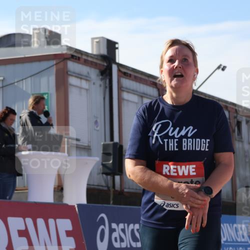03.10.2025 - Köhlbrandbrückenlauf Luisa Fischer http://msf.ph/oto/9046059 03.10.2025 13:47:00 Ziel 7034, 5275, 5295, 5372, 5388, 6558 meine-sportfotos.de