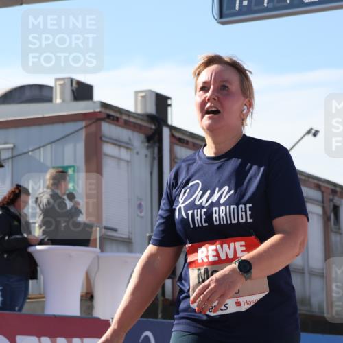 03.10.2025 - Köhlbrandbrückenlauf Luisa Fischer http://msf.ph/oto/9046063 03.10.2025 13:47:01 Ziel 7034, 5295, 5372, 6558 meine-sportfotos.de