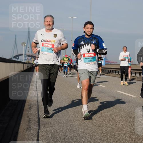 03.10.2025 - Köhlbrandbrückenlauf Fabian Wolf http://msf.ph/oto/9046070 03.10.2025 09:58:16 Position 3 24, 2837, 2834 meine-sportfotos.de