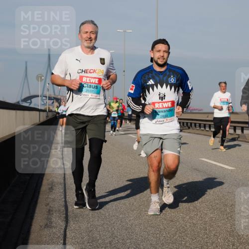 03.10.2025 - Köhlbrandbrückenlauf Fabian Wolf http://msf.ph/oto/9046075 03.10.2025 09:58:16 Position 3 24, 2837, 2834, 1372 meine-sportfotos.de