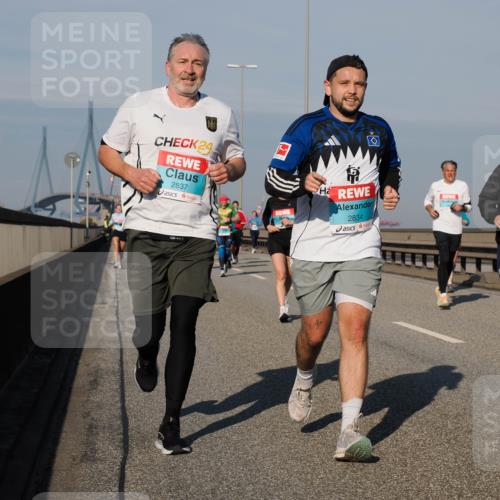 03.10.2025 - Köhlbrandbrückenlauf Fabian Wolf http://msf.ph/oto/9046081 03.10.2025 09:58:16 Position 3 24, 2837, 2834, 1372 meine-sportfotos.de