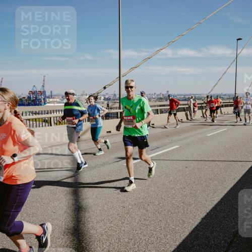 03.10.2025 - Köhlbrandbrückenlauf Michael Burmester http://msf.ph/oto/9046093 03.10.2025 12:28:33 Position 1  meine-sportfotos.de