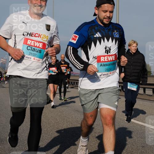 03.10.2025 - Köhlbrandbrückenlauf Fabian Wolf http://msf.ph/oto/9046098 03.10.2025 09:58:17 Position 3 24, 2837, 2834, 1372 meine-sportfotos.de