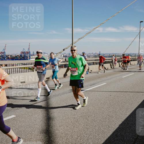 03.10.2025 - Köhlbrandbrückenlauf Michael Burmester http://msf.ph/oto/9046099 03.10.2025 12:28:34 Position 1 53, 6001 meine-sportfotos.de