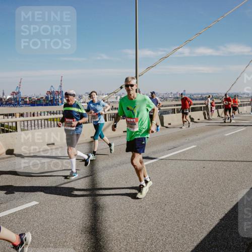 03.10.2025 - Köhlbrandbrückenlauf Michael Burmester http://msf.ph/oto/9046103 03.10.2025 12:28:34 Position 1 4853 meine-sportfotos.de