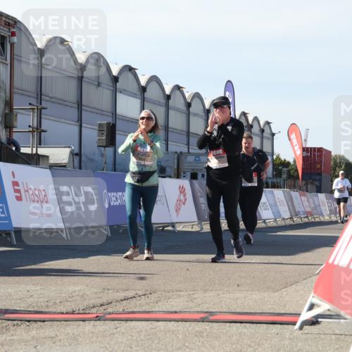 03.10.2025 - Köhlbrandbrückenlauf Luisa Fischer http://msf.ph/oto/9046105 03.10.2025 13:47:11 Ziel 7015, 5136, 5293, 5635, 5636, 6073 meine-sportfotos.de