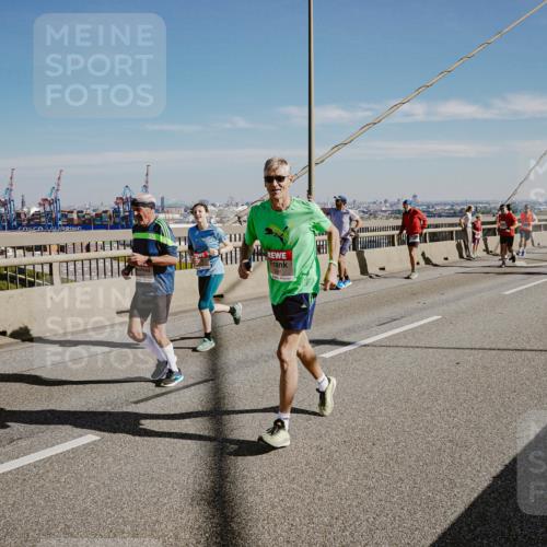 03.10.2025 - Köhlbrandbrückenlauf Michael Burmester http://msf.ph/oto/9046108 03.10.2025 12:28:34 Position 1  meine-sportfotos.de
