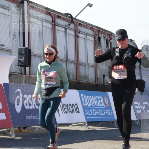 03.10.2025 - Köhlbrandbrückenlauf Luisa Fischer http://msf.ph/oto/9046127 03.10.2025 13:47:14 Ziel 7015, 5136, 5293, 5635, 5636, 6073 meine-sportfotos.de