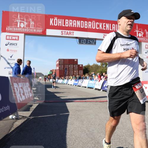 03.10.2025 - Köhlbrandbrückenlauf Lena Gebhardt http://msf.ph/oto/9046131 03.10.2025 13:01:43 Ziel 4047, 4220, 4257, 5671, 5739, 6801 meine-sportfotos.de