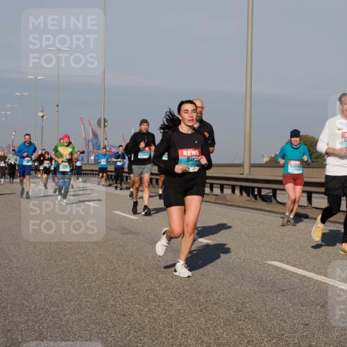 03.10.2025 - Köhlbrandbrückenlauf Fabian Wolf http://msf.ph/oto/9046133 03.10.2025 09:58:18 Position 3 2155, 1947 meine-sportfotos.de