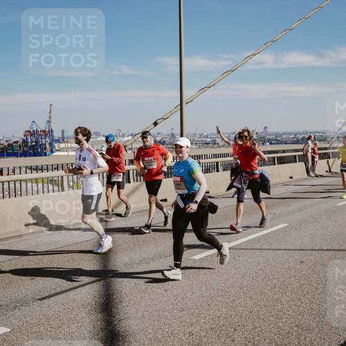 03.10.2025 - Köhlbrandbrückenlauf Michael Burmester http://msf.ph/oto/9046137 03.10.2025 12:28:38 Position 1  meine-sportfotos.de