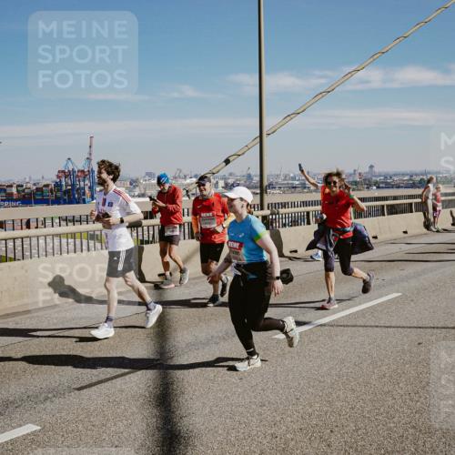 03.10.2025 - Köhlbrandbrückenlauf Michael Burmester http://msf.ph/oto/9046142 03.10.2025 12:28:38 Position 1  meine-sportfotos.de