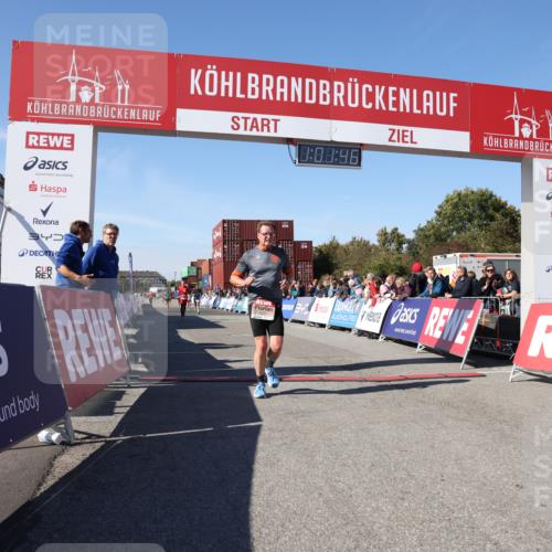 03.10.2025 - Köhlbrandbrückenlauf Lena Gebhardt http://msf.ph/oto/9046149 03.10.2025 13:01:46 Ziel 4257, 5671, 5739 meine-sportfotos.de