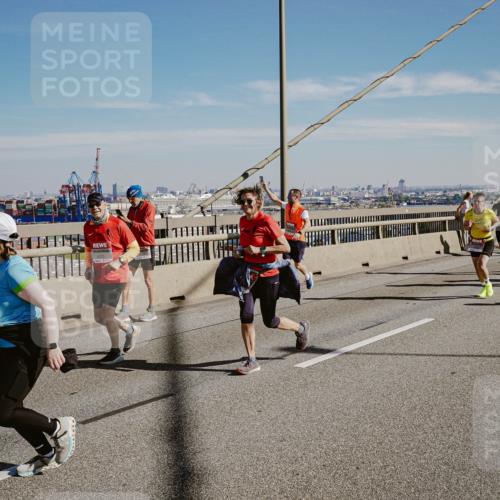 03.10.2025 - Köhlbrandbrückenlauf Michael Burmester http://msf.ph/oto/9046153 03.10.2025 12:28:38 Position 1  meine-sportfotos.de