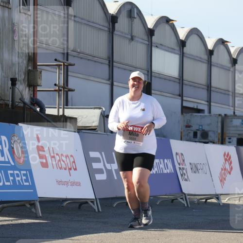 03.10.2025 - Köhlbrandbrückenlauf Luisa Fischer http://msf.ph/oto/9046156 03.10.2025 13:47:25 Ziel 8787, 5293, 5534, 5635, 5636 meine-sportfotos.de