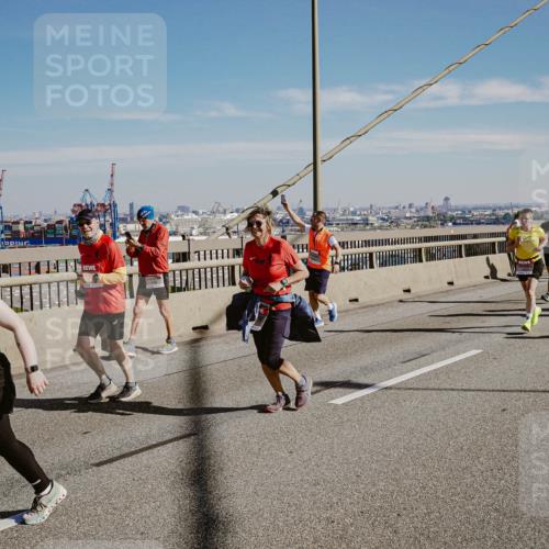 03.10.2025 - Köhlbrandbrückenlauf Michael Burmester http://msf.ph/oto/9046159 03.10.2025 12:28:39 Position 1  meine-sportfotos.de