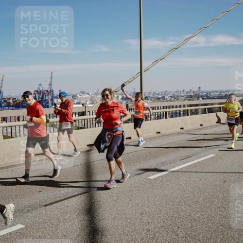 03.10.2025 - Köhlbrandbrückenlauf Michael Burmester http://msf.ph/oto/9046165 03.10.2025 12:28:39 Position 1  meine-sportfotos.de