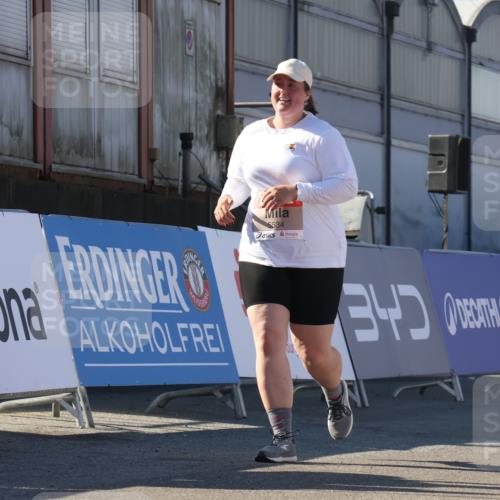 03.10.2025 - Köhlbrandbrückenlauf Luisa Fischer http://msf.ph/oto/9046169 03.10.2025 13:47:26 Ziel 8787, 5293, 5534 meine-sportfotos.de
