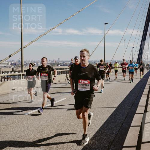 03.10.2025 - Köhlbrandbrückenlauf Michael Burmester http://msf.ph/oto/9046181 03.10.2025 12:28:41 Position 1 6327, 4431, 6466 meine-sportfotos.de