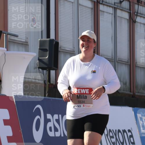 03.10.2025 - Köhlbrandbrückenlauf Luisa Fischer http://msf.ph/oto/9046189 03.10.2025 13:47:28 Ziel 8787, 5534 meine-sportfotos.de