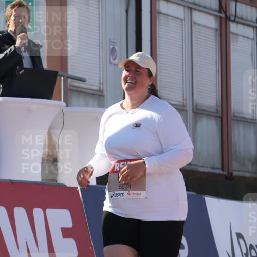 03.10.2025 - Köhlbrandbrückenlauf Luisa Fischer http://msf.ph/oto/9046193 03.10.2025 13:47:28 Ziel 8787, 5534 meine-sportfotos.de