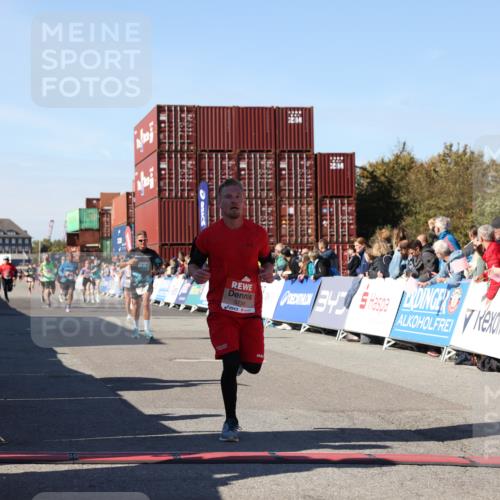 03.10.2025 - Köhlbrandbrückenlauf Lena Gebhardt http://msf.ph/oto/9046194 03.10.2025 13:01:50 Ziel 4162, 4206, 4257, 4258, 5671, 5692, 5718, 5739 meine-sportfotos.de