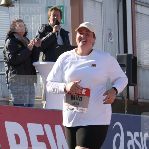 03.10.2025 - Köhlbrandbrückenlauf Luisa Fischer http://msf.ph/oto/9046198 03.10.2025 13:47:29 Ziel 8787, 5534 meine-sportfotos.de
