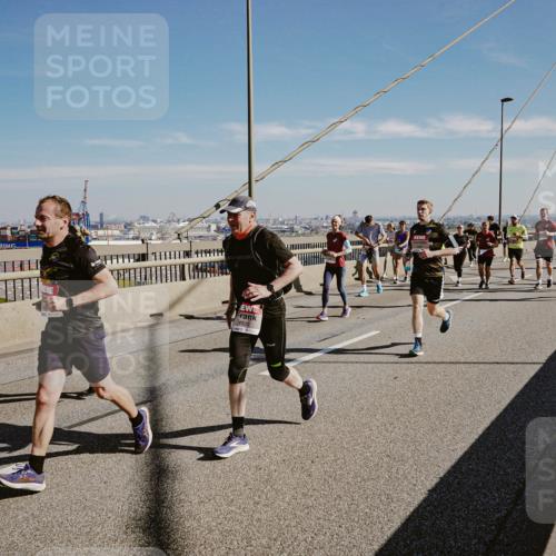 03.10.2025 - Köhlbrandbrückenlauf Michael Burmester http://msf.ph/oto/9046200 03.10.2025 12:28:42 Position 1  meine-sportfotos.de