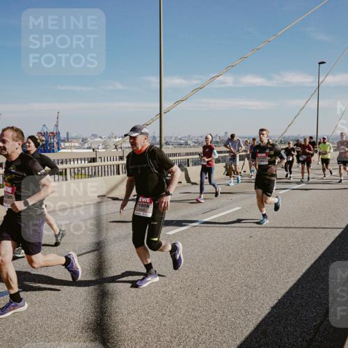 03.10.2025 - Köhlbrandbrückenlauf Michael Burmester http://msf.ph/oto/9046204 03.10.2025 12:28:42 Position 1 4330 meine-sportfotos.de
