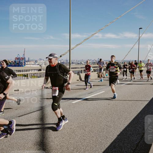 03.10.2025 - Köhlbrandbrückenlauf Michael Burmester http://msf.ph/oto/9046208 03.10.2025 12:28:42 Position 1  meine-sportfotos.de