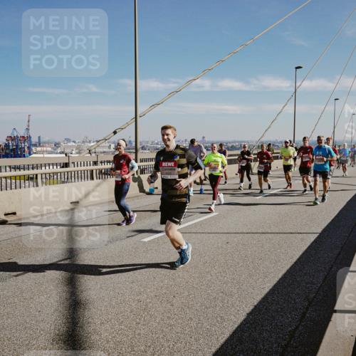 03.10.2025 - Köhlbrandbrückenlauf Michael Burmester http://msf.ph/oto/9046226 03.10.2025 12:28:43 Position 1  meine-sportfotos.de