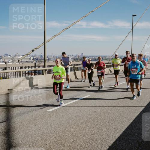 03.10.2025 - Köhlbrandbrückenlauf Michael Burmester http://msf.ph/oto/9046232 03.10.2025 12:28:44 Position 1  meine-sportfotos.de