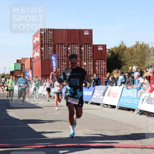 03.10.2025 - Köhlbrandbrückenlauf Lena Gebhardt http://msf.ph/oto/9046243 03.10.2025 13:01:53 Ziel 4025, 4118, 4162, 4206, 4258, 4543, 5671, 5692, 5718, 5739, 6235 meine-sportfotos.de