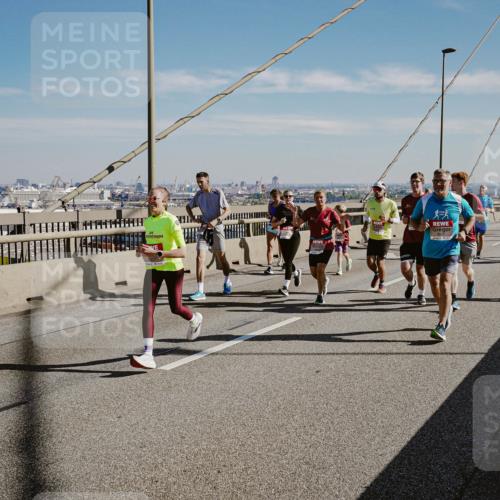 03.10.2025 - Köhlbrandbrückenlauf Michael Burmester http://msf.ph/oto/9046244 03.10.2025 12:28:44 Position 1  meine-sportfotos.de