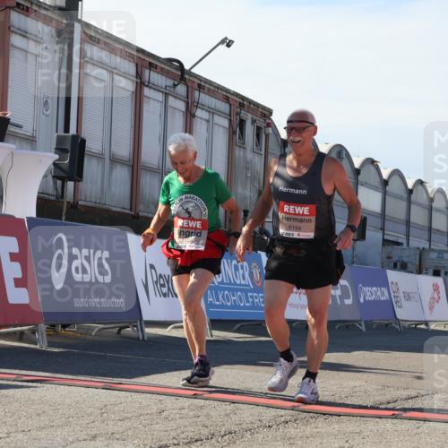 03.10.2025 - Köhlbrandbrückenlauf Luisa Fischer http://msf.ph/oto/9046258 03.10.2025 13:48:12 Ziel 5735, 6164, 6165 meine-sportfotos.de