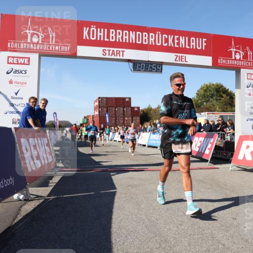 03.10.2025 - Köhlbrandbrückenlauf Lena Gebhardt http://msf.ph/oto/9046270 03.10.2025 13:01:55 Ziel 4025, 4118, 4162, 4206, 4258, 4543, 4907, 5671, 5692, 5703, 5718, 5739, 6235 meine-sportfotos.de
