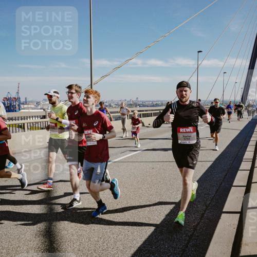 03.10.2025 - Köhlbrandbrückenlauf Michael Burmester http://msf.ph/oto/9046288 03.10.2025 12:28:46 Position 1 6744 meine-sportfotos.de