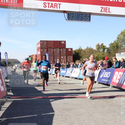 03.10.2025 - Köhlbrandbrückenlauf Lena Gebhardt http://msf.ph/oto/9046291 03.10.2025 13:01:56 Ziel 4025, 4118, 4162, 4206, 4258, 4543, 4907, 5692, 5703, 5718, 5739, 6235 meine-sportfotos.de