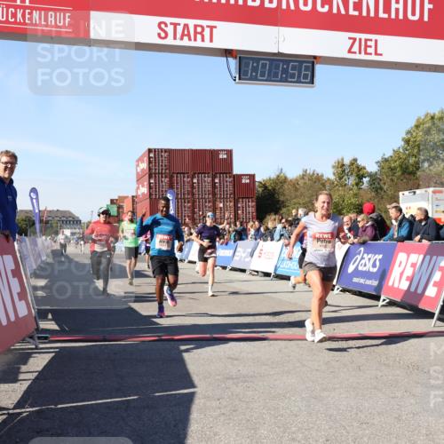 03.10.2025 - Köhlbrandbrückenlauf Lena Gebhardt http://msf.ph/oto/9046296 03.10.2025 13:01:56 Ziel 4025, 4118, 4162, 4206, 4258, 4543, 4907, 5692, 5703, 5718, 5739, 6235 meine-sportfotos.de