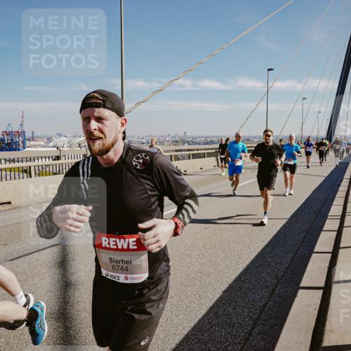 03.10.2025 - Köhlbrandbrückenlauf Michael Burmester http://msf.ph/oto/9046304 03.10.2025 12:28:47 Position 1 6744 meine-sportfotos.de