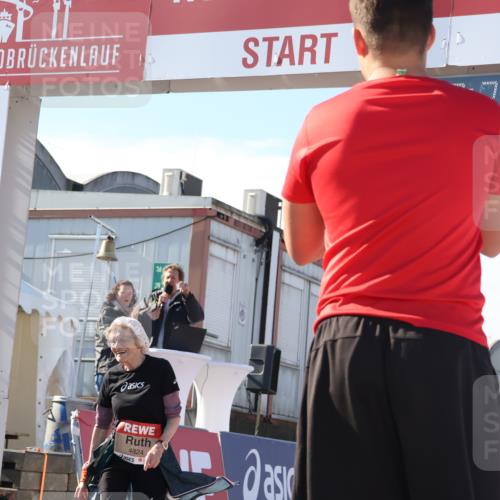 03.10.2025 - Köhlbrandbrückenlauf Luisa Fischer http://msf.ph/oto/9046309 03.10.2025 13:48:20 Ziel 4824, 5735, 6164, 6165 meine-sportfotos.de